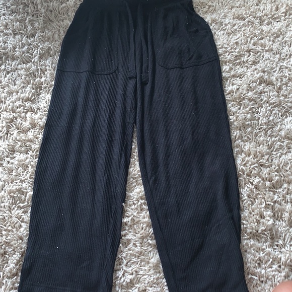 Black Ribbed Capri Joggers - Picture 2 of 4